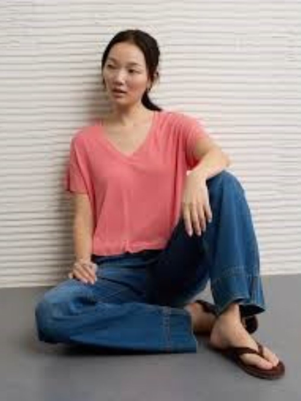 American Eagle Outfitters Coral Pink V-Neck Short Sleeve Tee